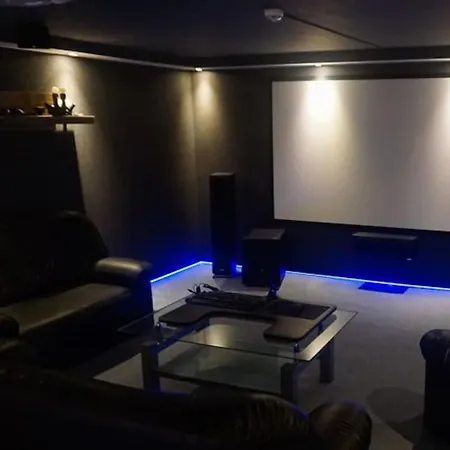 Luxury 8 Pax Apartment
