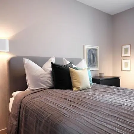 Luxury 8 Pax Berlin