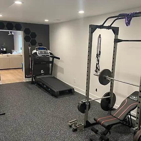 Luxury 8 Pax Apartment *