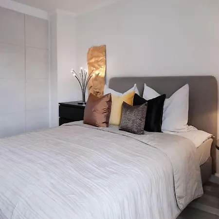 Luxury 8 Pax Berlin